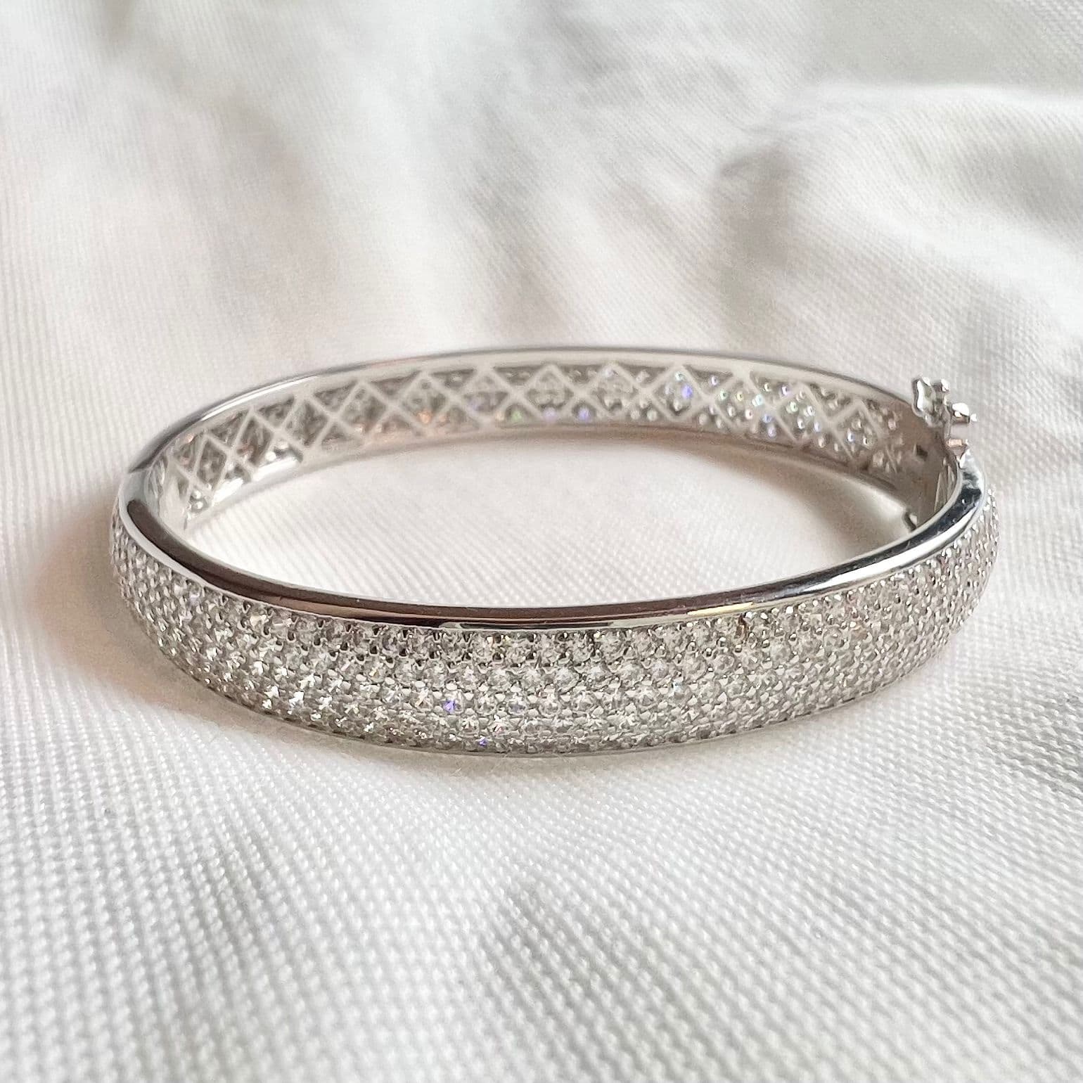 צמיד קשיח פלטה גדולה