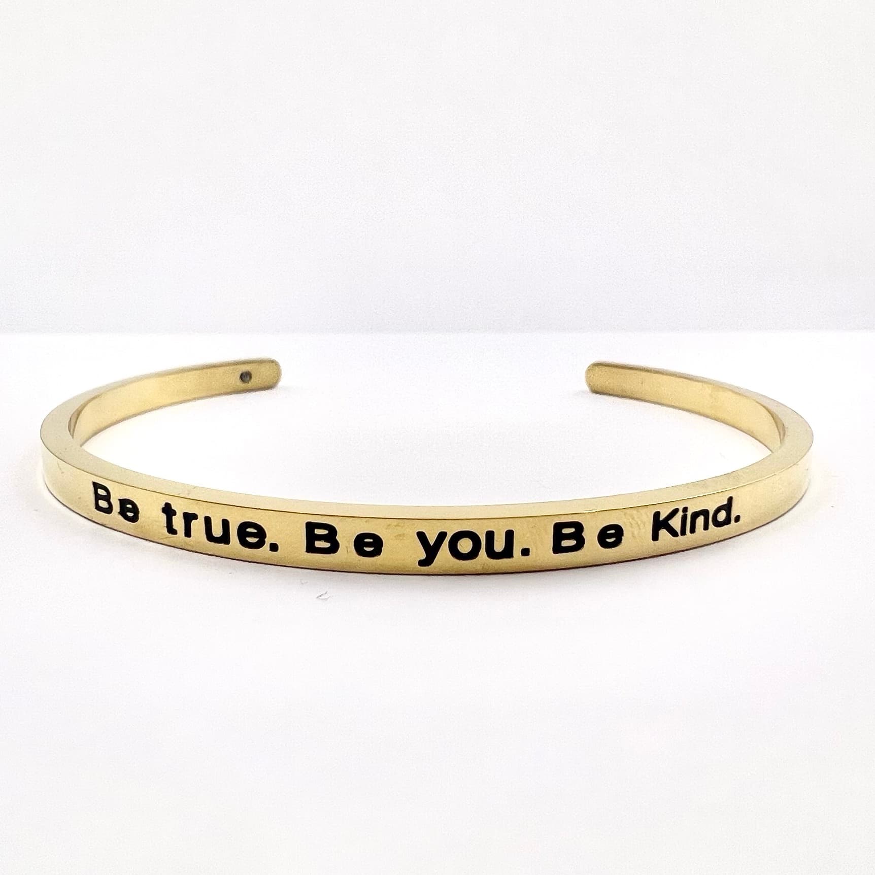 צמיד קשיח “Be true. Be you. Be kind”